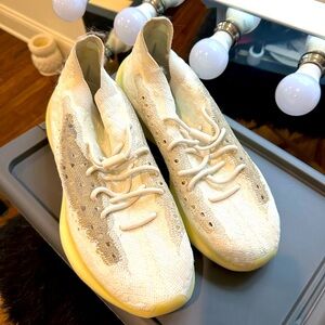 Yeezy shoes. Unisex